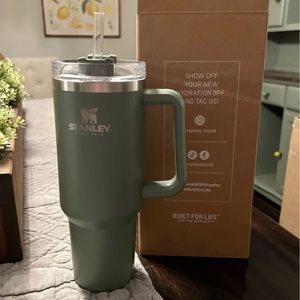 NWT Stanley Quencher Shrub green 40 ounce tumbler